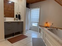 210 North Kalamazoo Avenue, Marshall, MI 49068