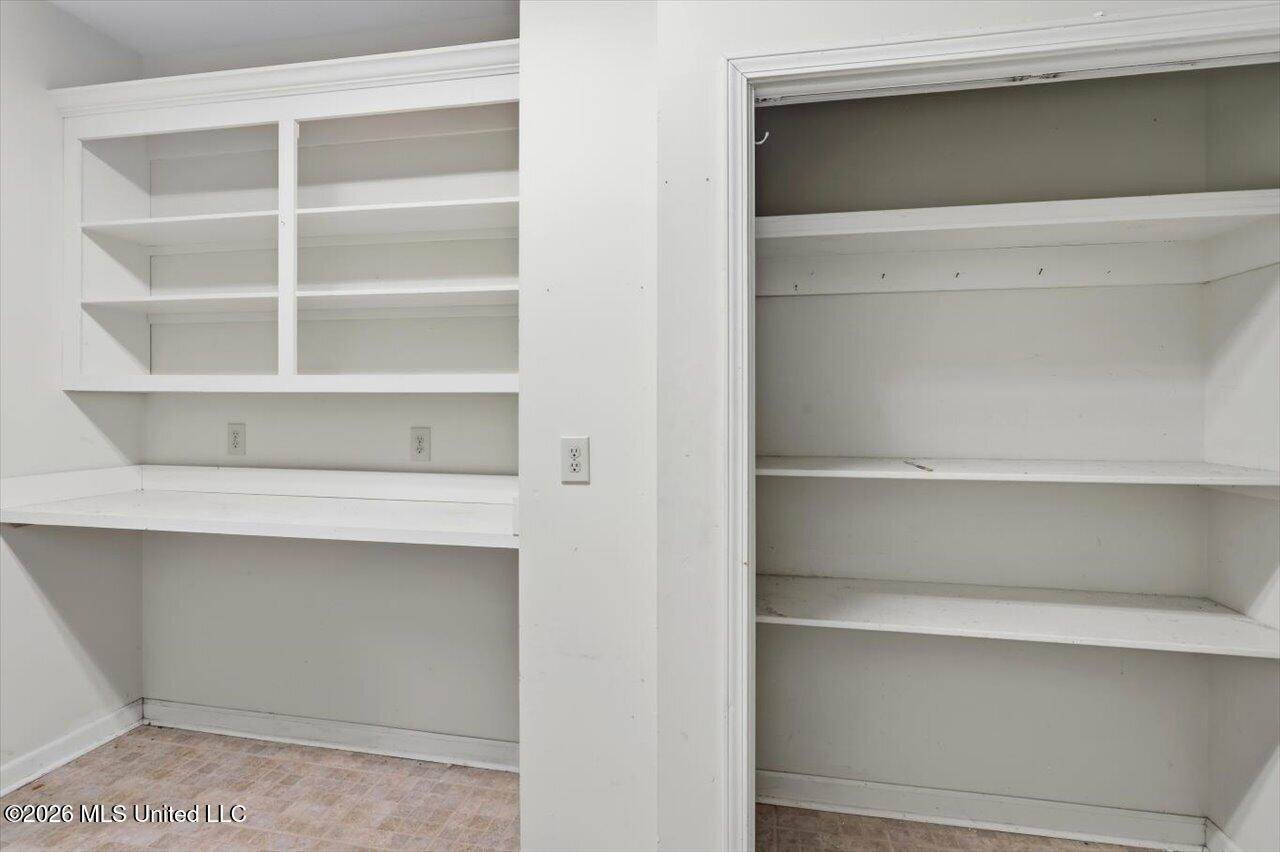 22 Autumn Hill Court, Jackson, MS 39211