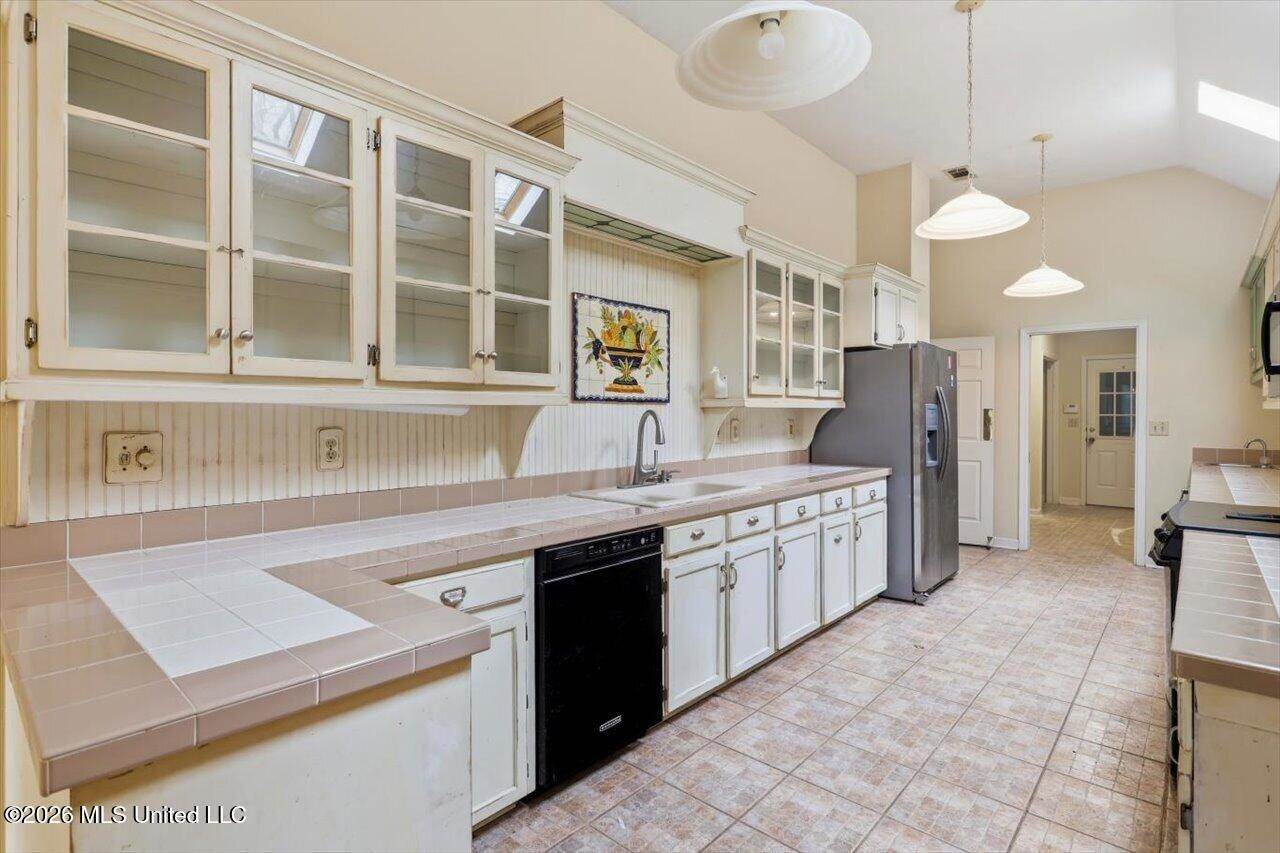 22 Autumn Hill Court, Jackson, MS 39211