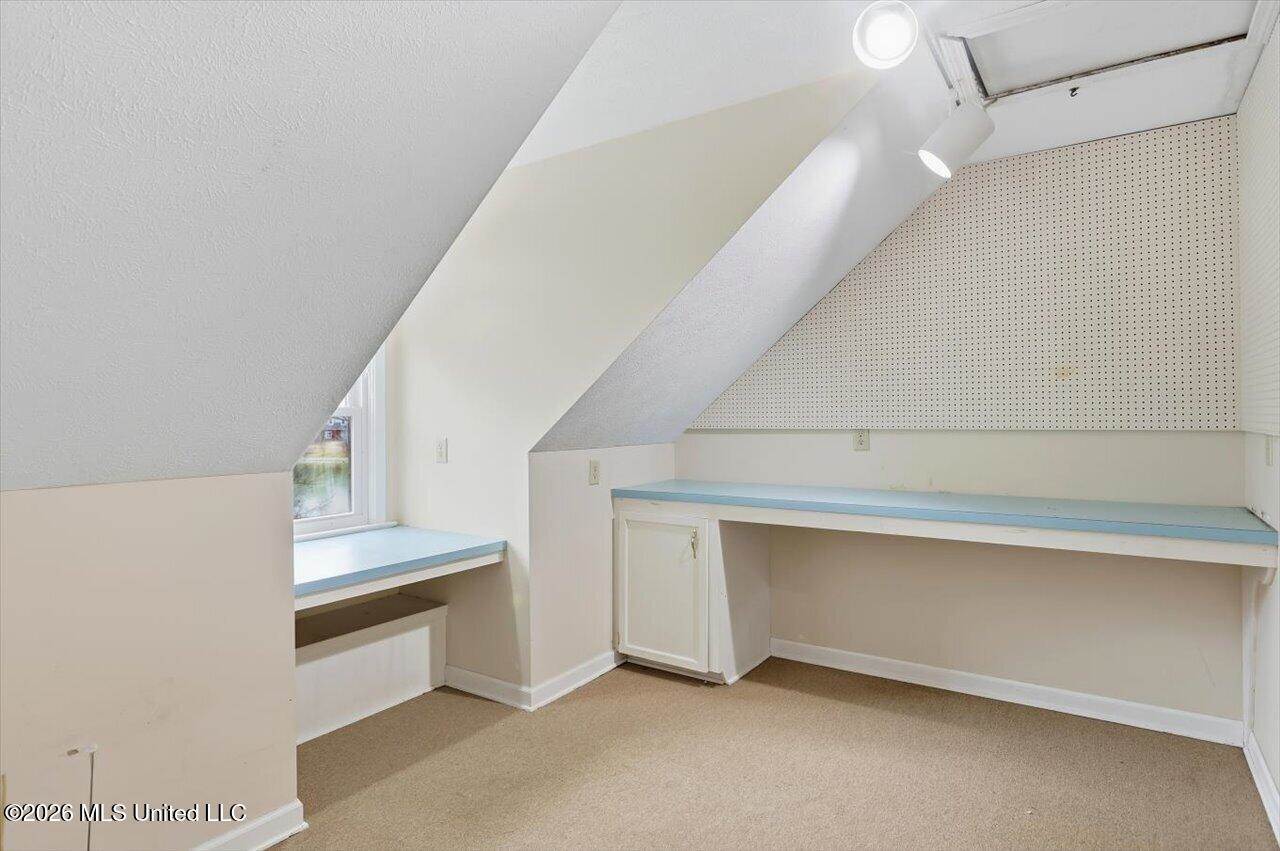 22 Autumn Hill Court, Jackson, MS 39211