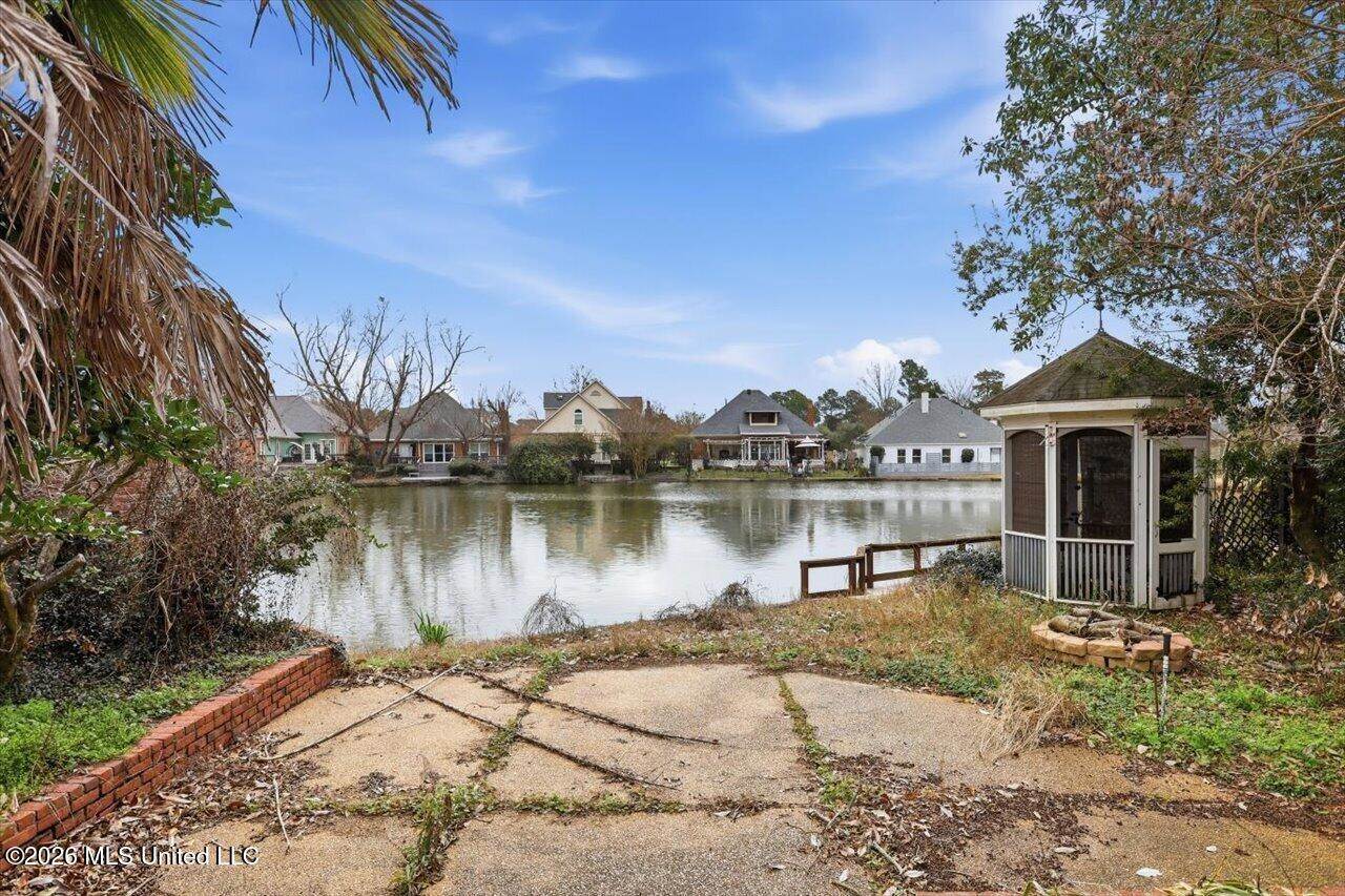 22 Autumn Hill Court, Jackson, MS 39211