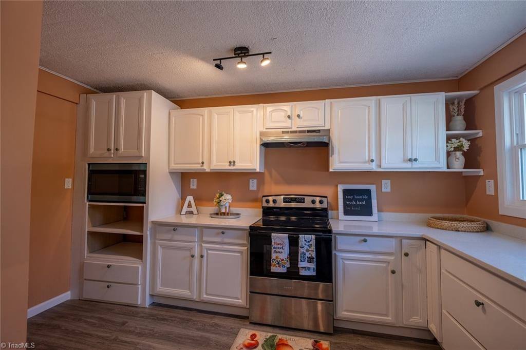 1916 New Garden Road, Greensboro, NC 27410