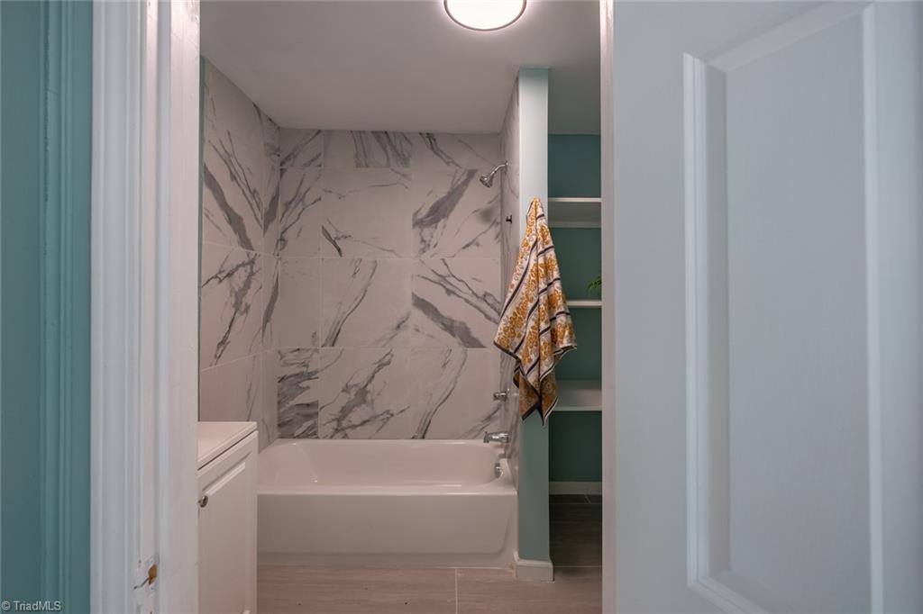 1916 New Garden Road, Greensboro, NC 27410