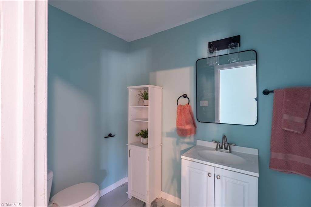 1916 New Garden Road, Greensboro, NC 27410