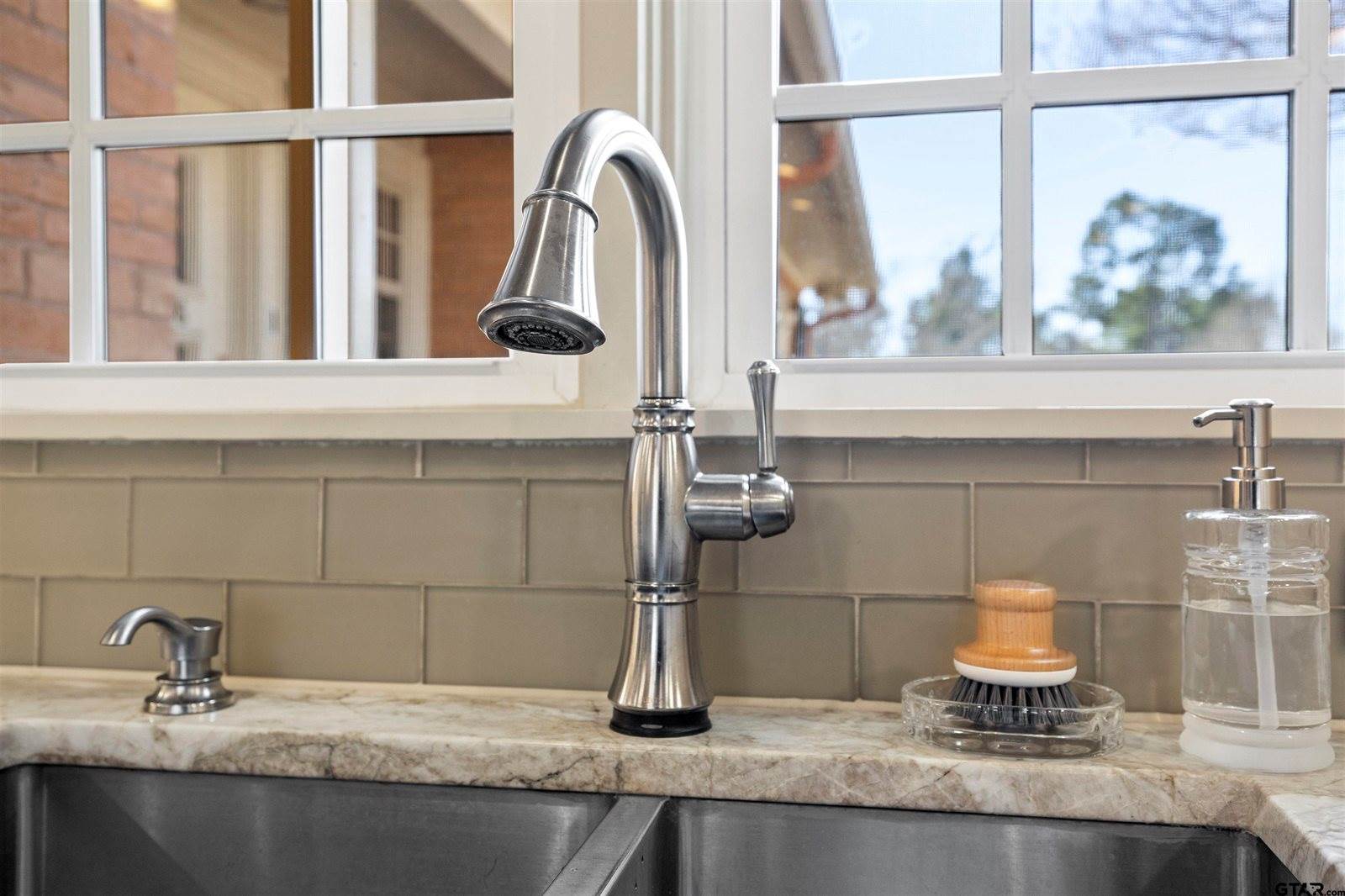 2306 Old Bullard Rd, Tyler, TX 75703