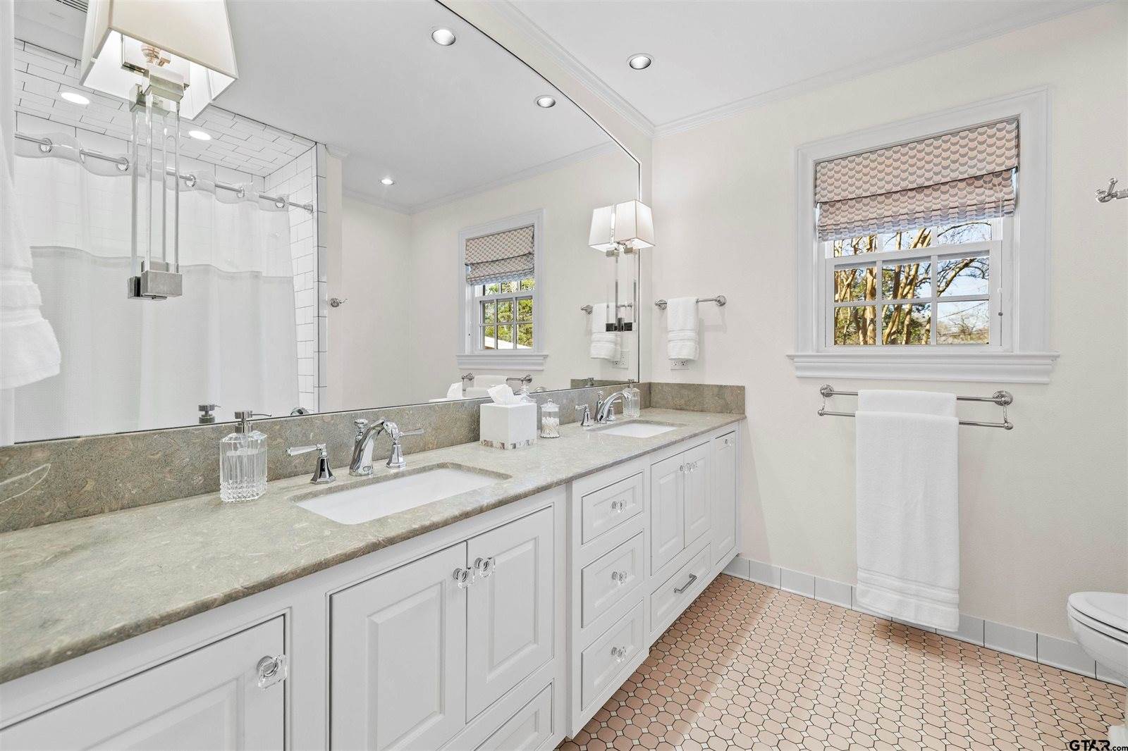 2306 Old Bullard Rd, Tyler, TX 75703