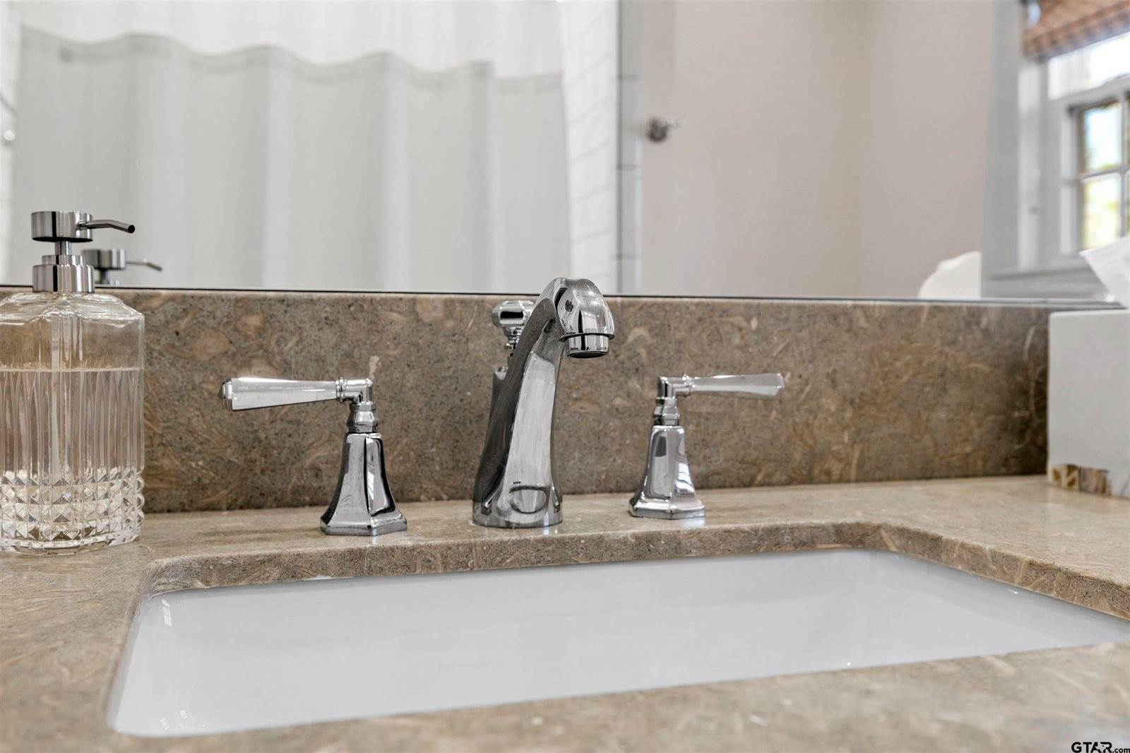 2306 Old Bullard Rd, Tyler, TX 75703