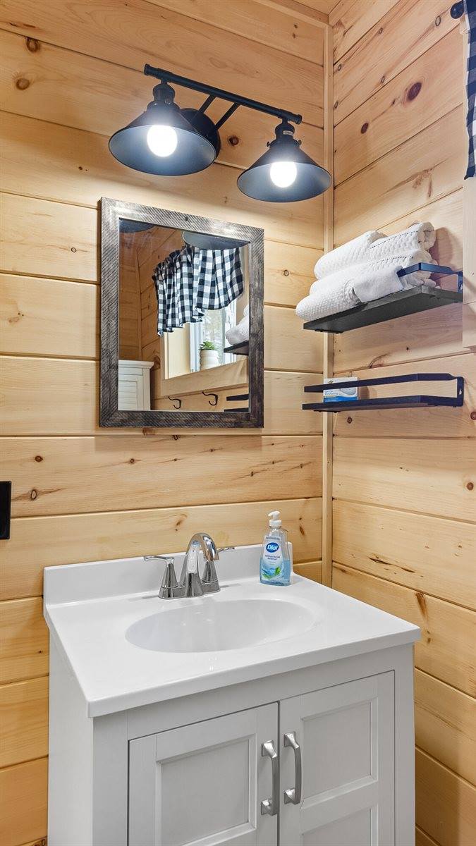 4 Moulton Hill Road, Sebec, ME 04481