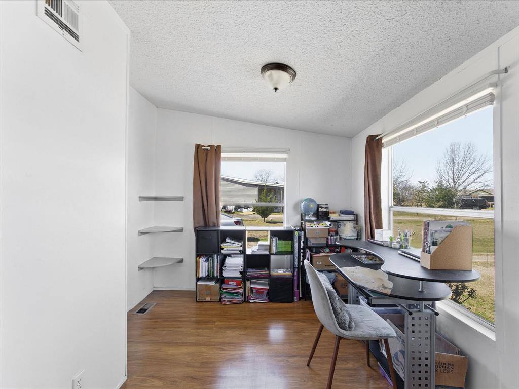 3155 Shady Creek Circle, Red Oak, TX 75154