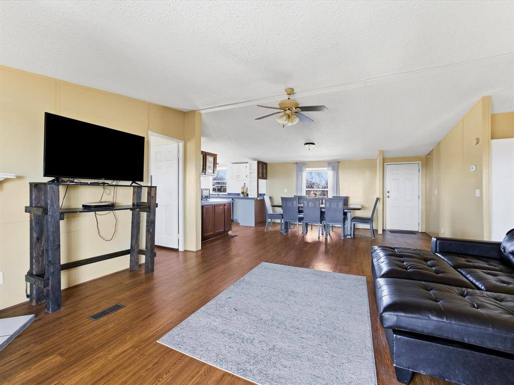 3155 Shady Creek Circle, Red Oak, TX 75154