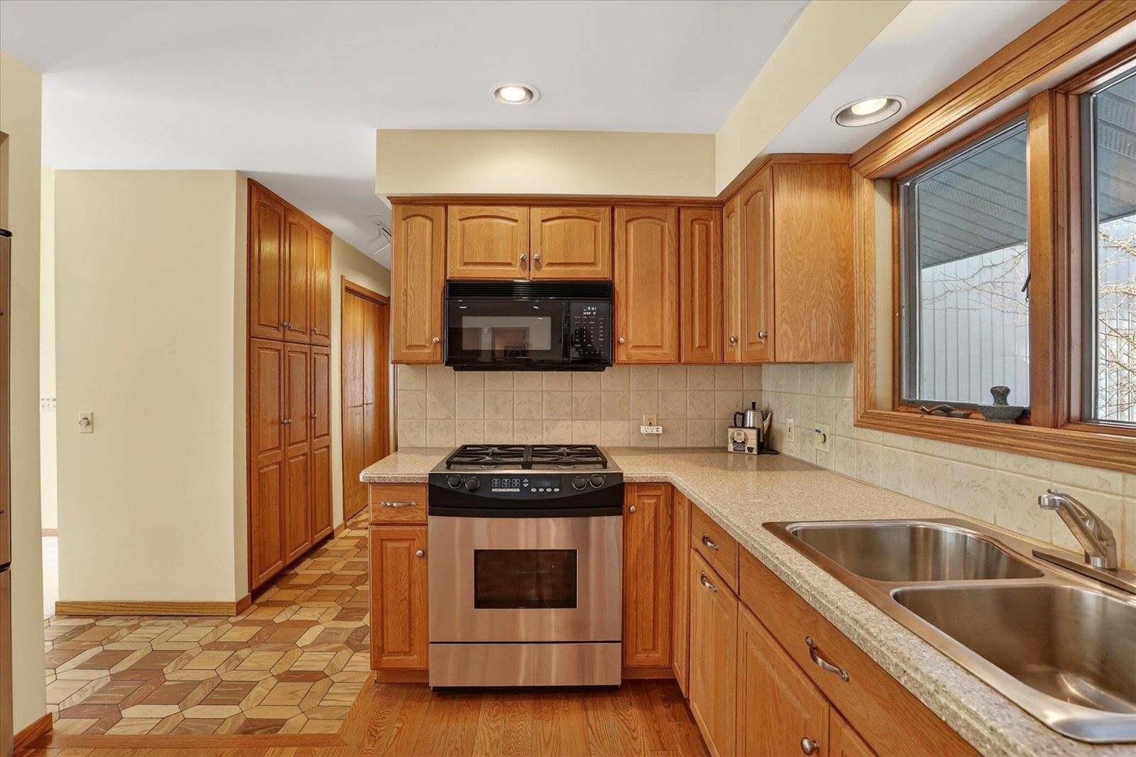 2852 E Leisure Lane, Midland, MI 48640