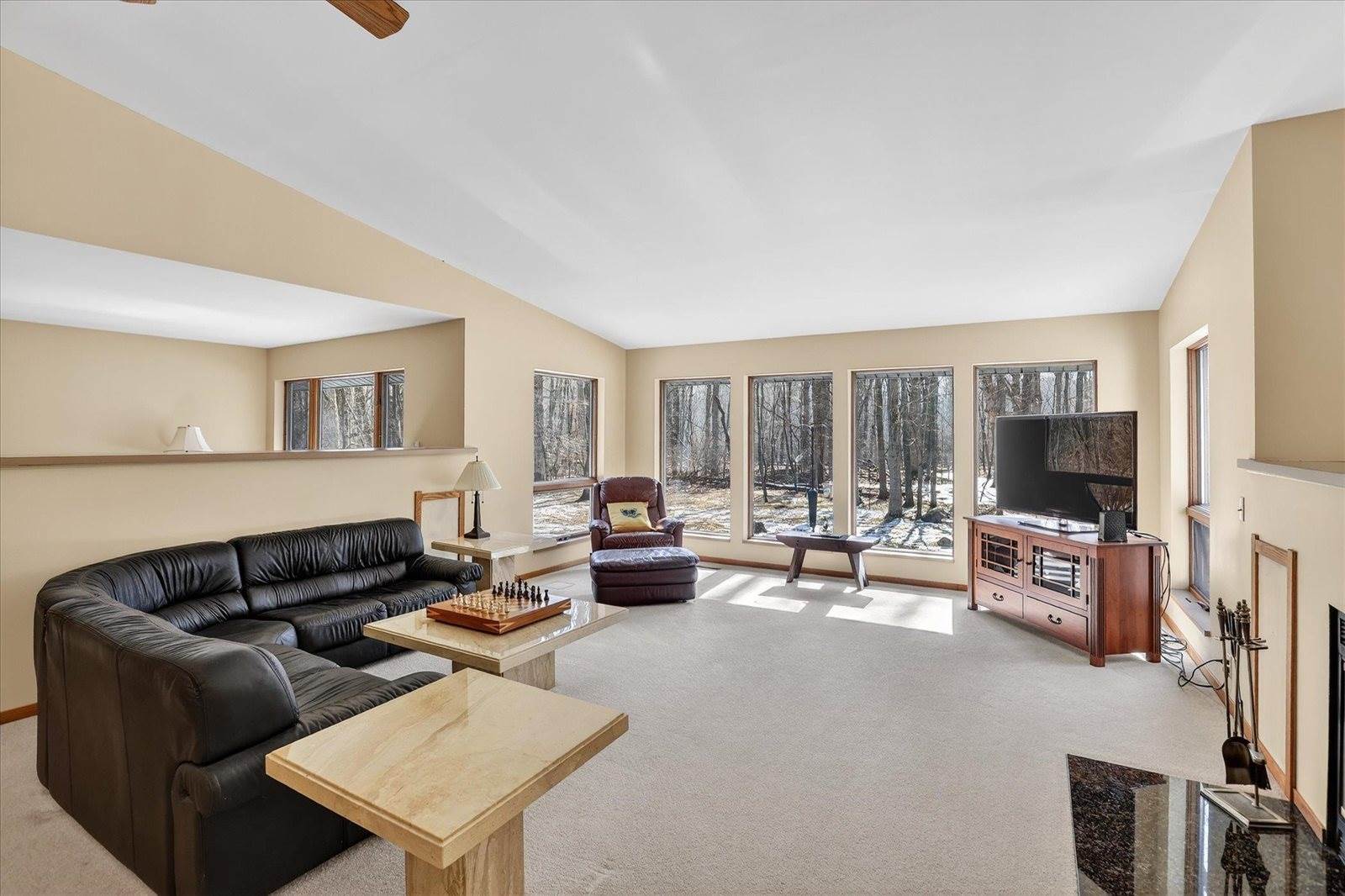 2852 E Leisure Lane, Midland, MI 48640