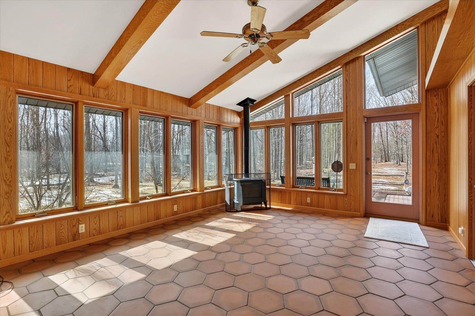 2852 E Leisure Lane, Midland, MI 48640