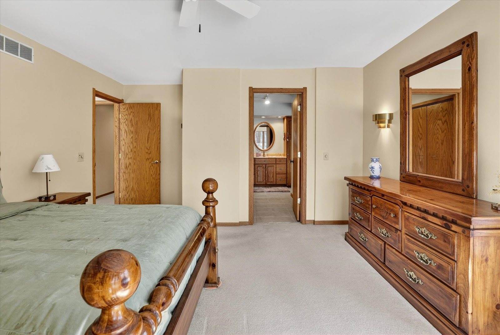 2852 E Leisure Lane, Midland, MI 48640