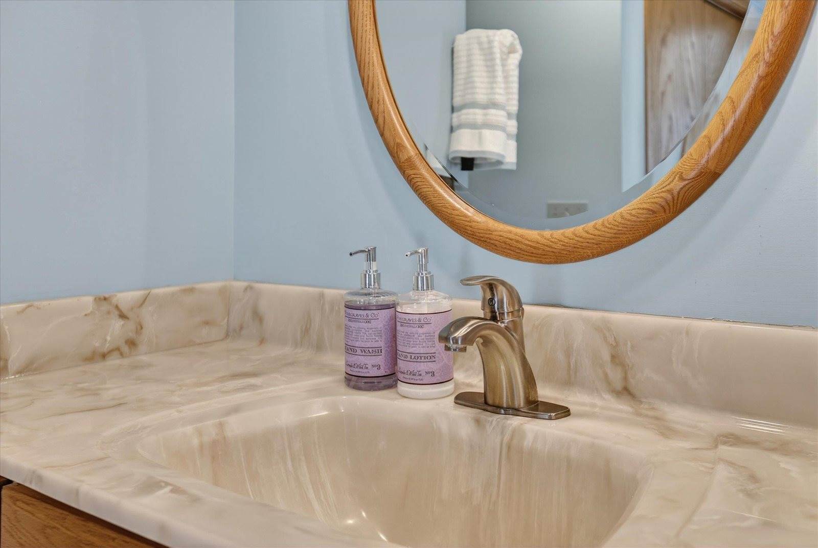 2852 E Leisure Lane, Midland, MI 48640