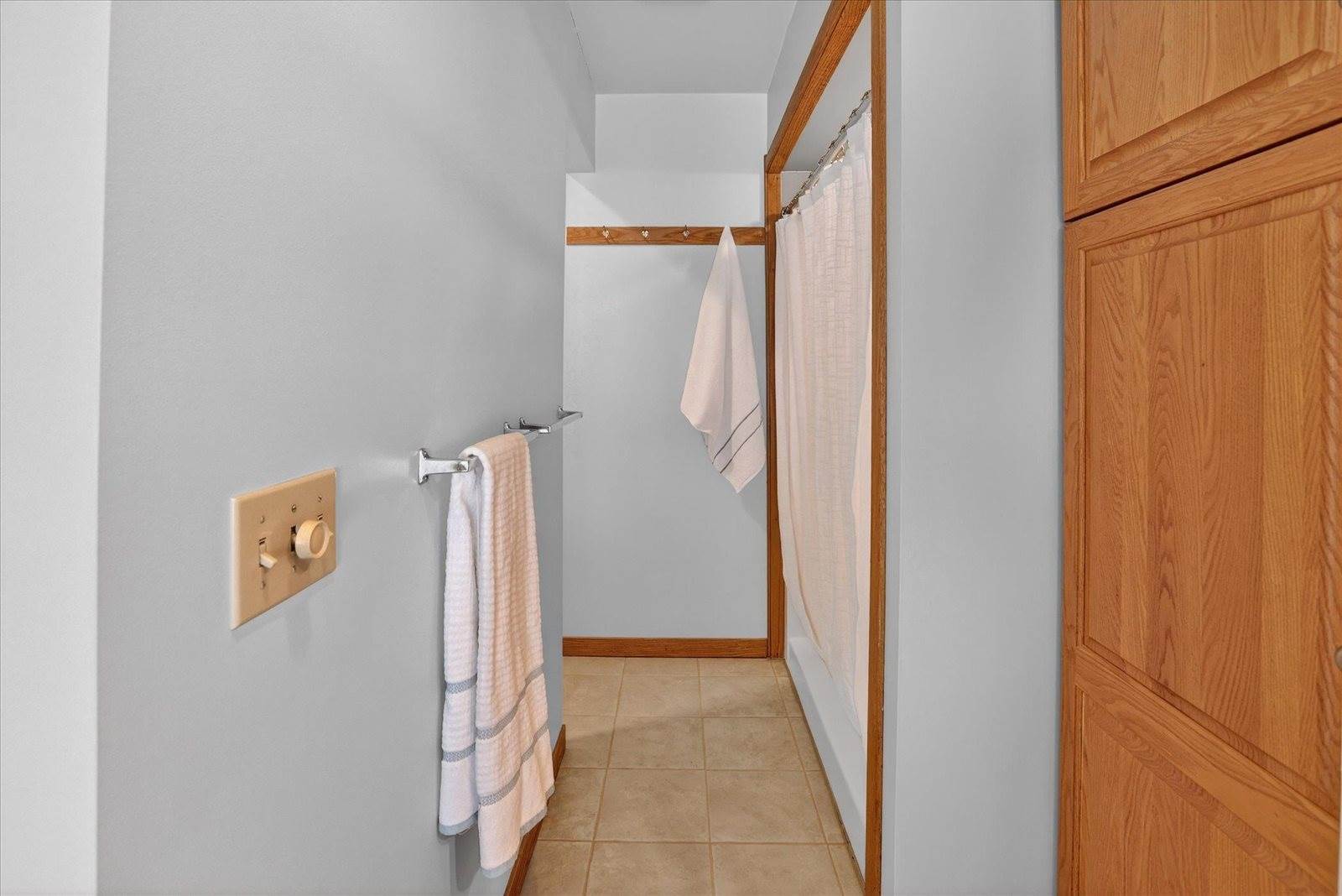 2852 E Leisure Lane, Midland, MI 48640