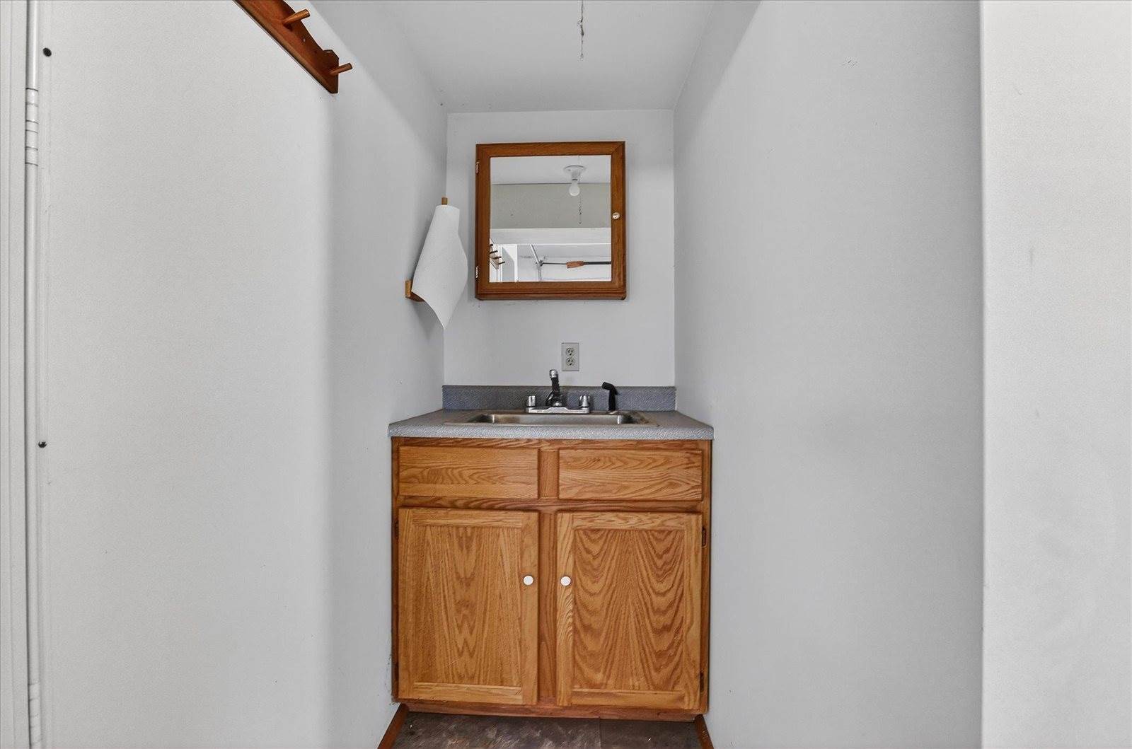 2852 E Leisure Lane, Midland, MI 48640