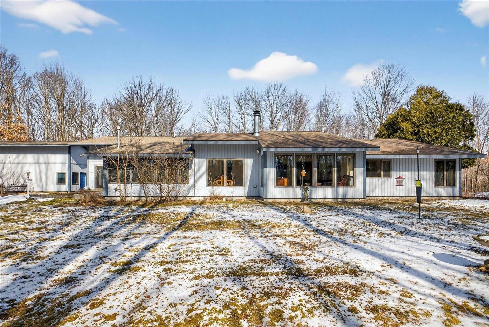 2852 E Leisure Lane, Midland, MI 48640