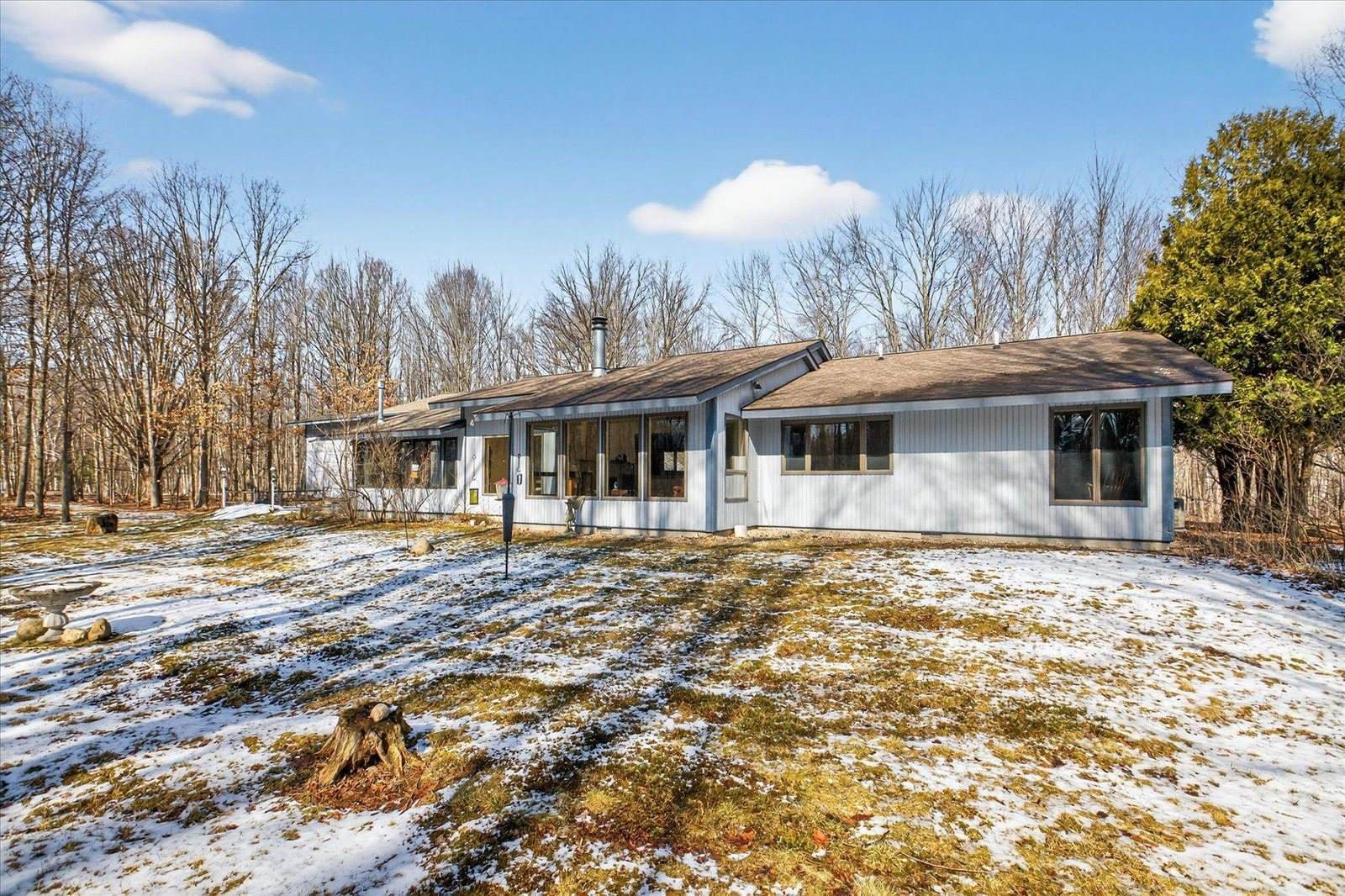 2852 E Leisure Lane, Midland, MI 48640