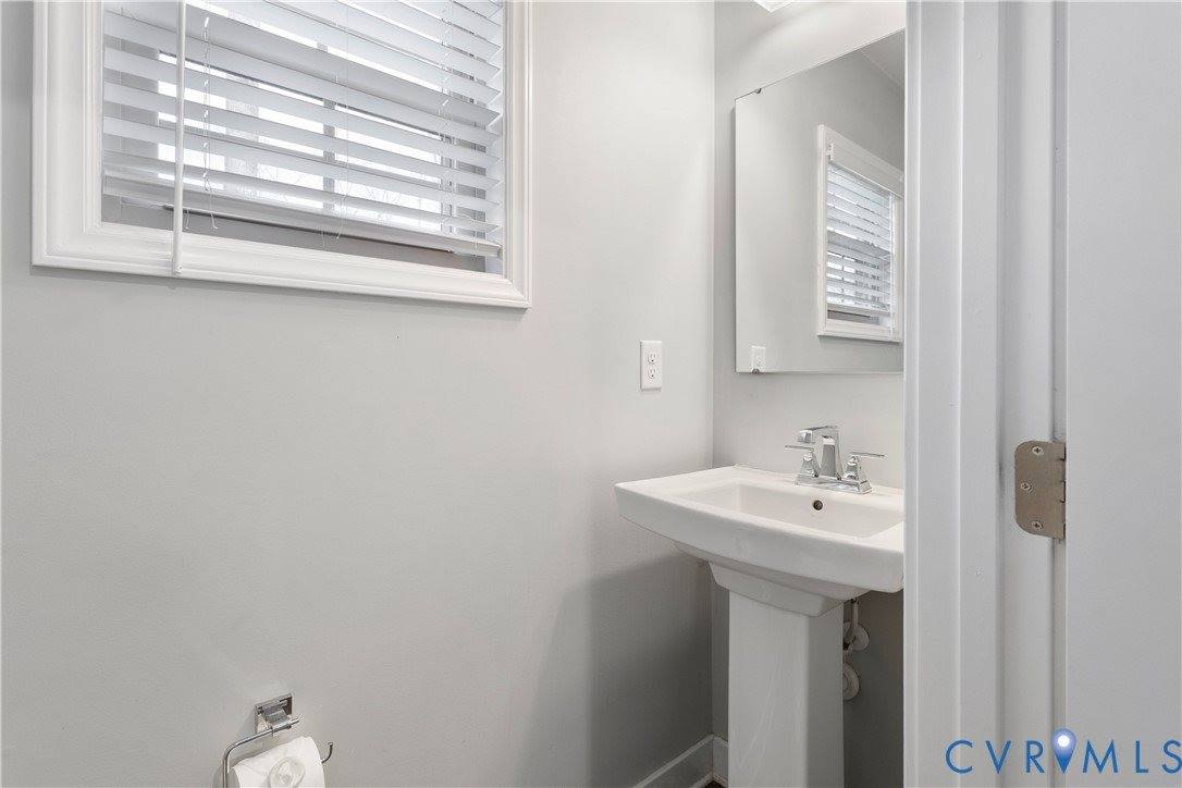 10513 Centralia Station Road, Chester, VA 23831
