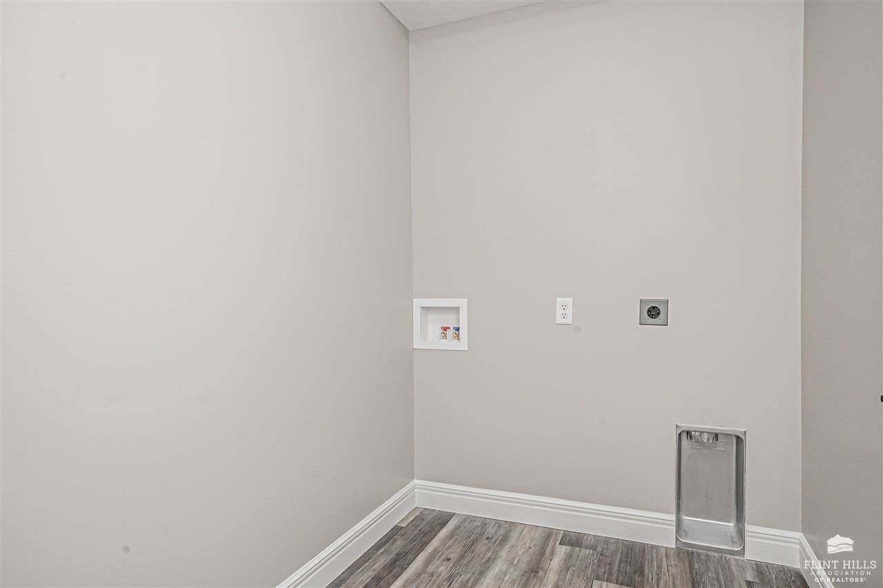 1806 Broadfoot Drive, Abilene, KS 67410