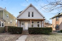 2121 15th ST A, Moline, IL 61265