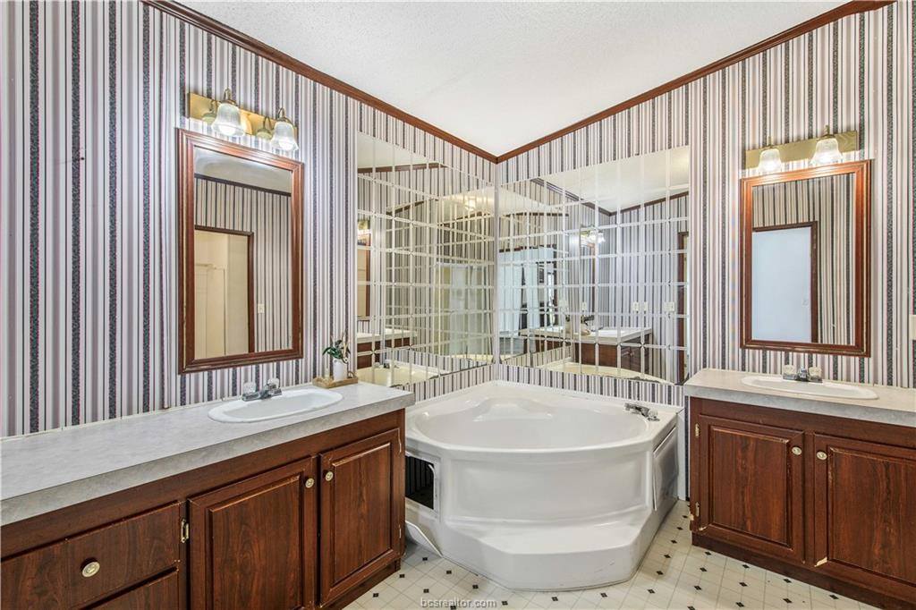 10487 That Way Drive, Bryan, TX 77807