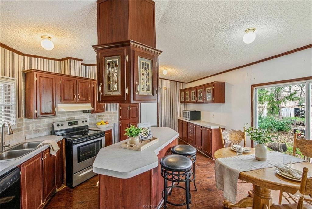 10487 That Way Drive, Bryan, TX 77807