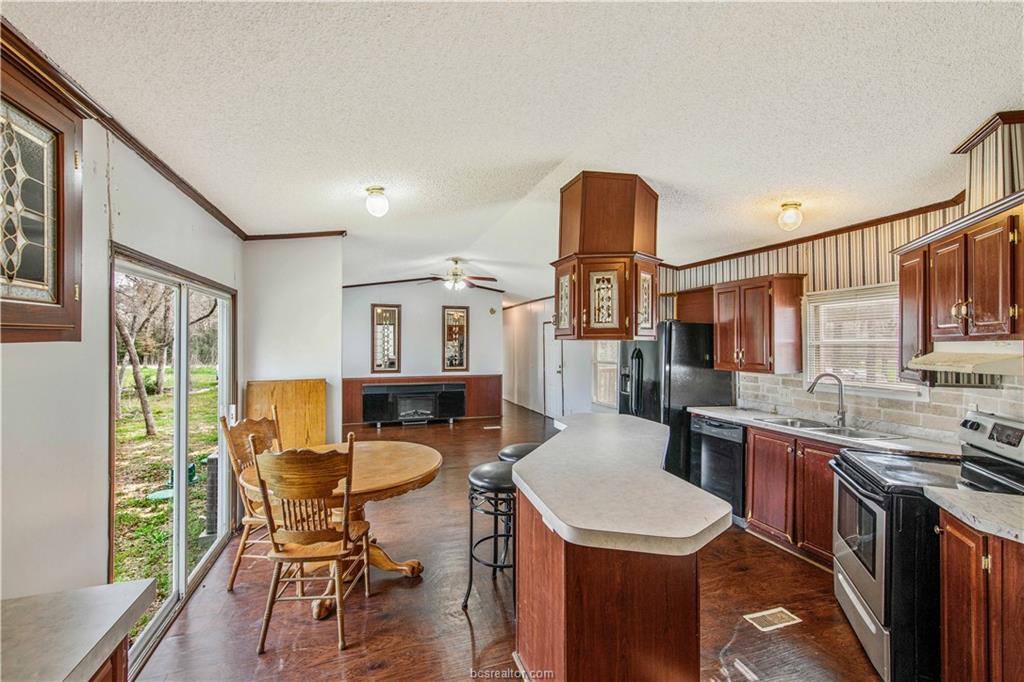 10487 That Way Drive, Bryan, TX 77807