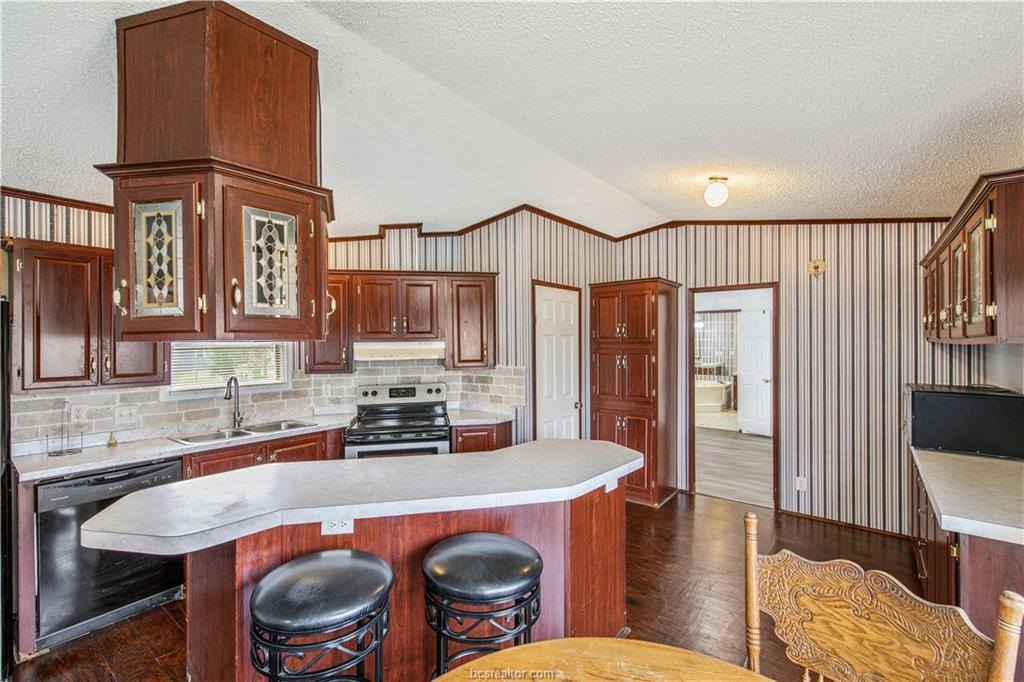 10487 That Way Drive, Bryan, TX 77807