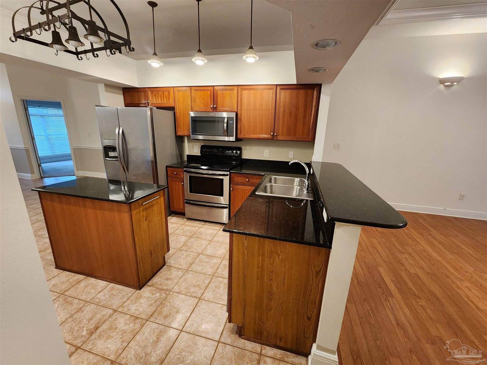 276 Tecumseh Ln, Mary Esther, FL 32569