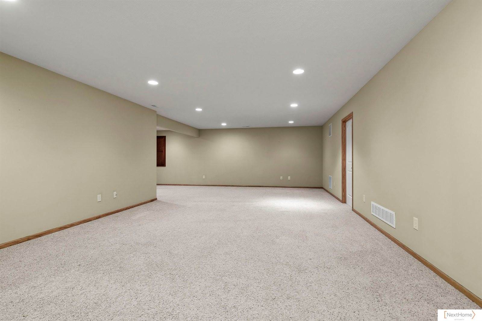 7683 Phares Drive, Lincoln, NE 68516