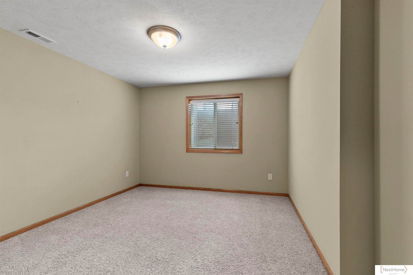 7683 Phares Drive, Lincoln, NE 68516