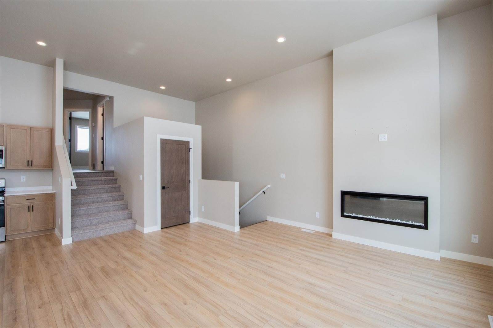 6590 68th Street South, Horace, ND 58047