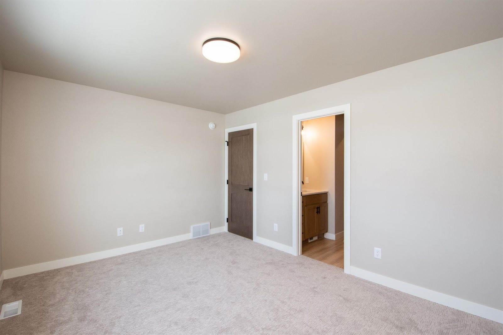 6590 68th Street South, Horace, ND 58047