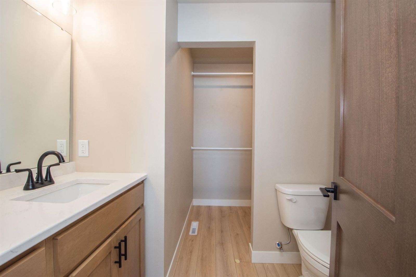 6590 68th Street South, Horace, ND 58047