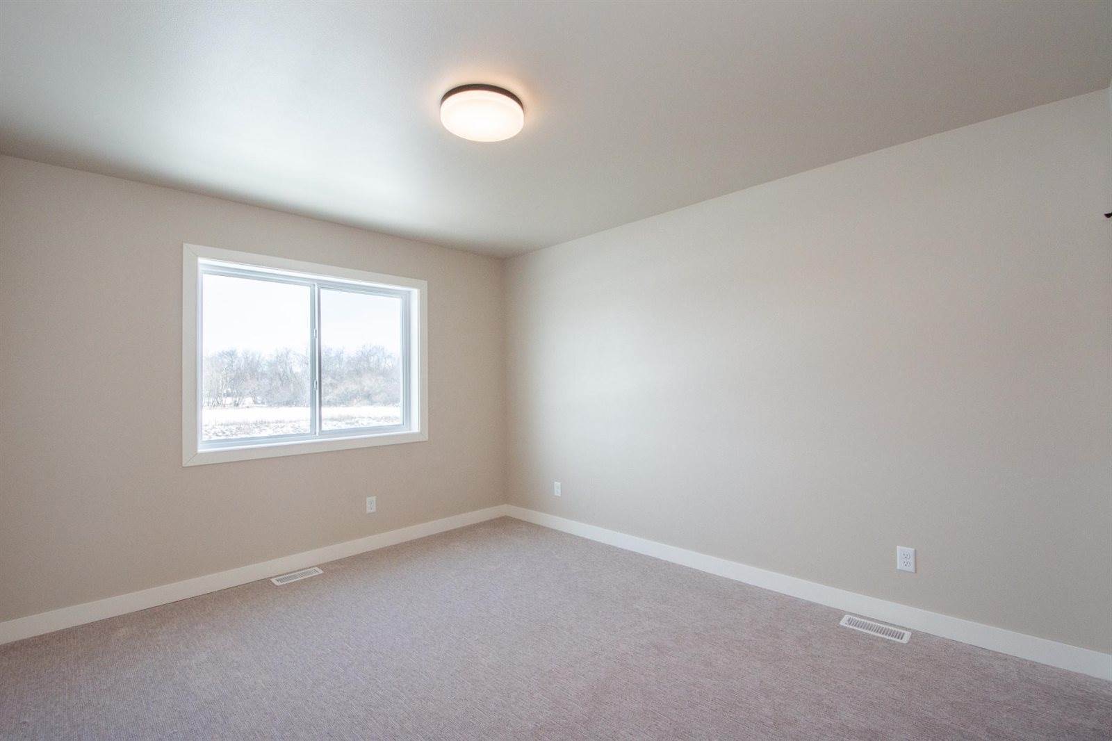 6590 68th Street South, Horace, ND 58047