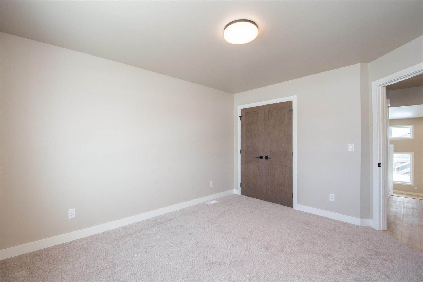 6590 68th Street South, Horace, ND 58047