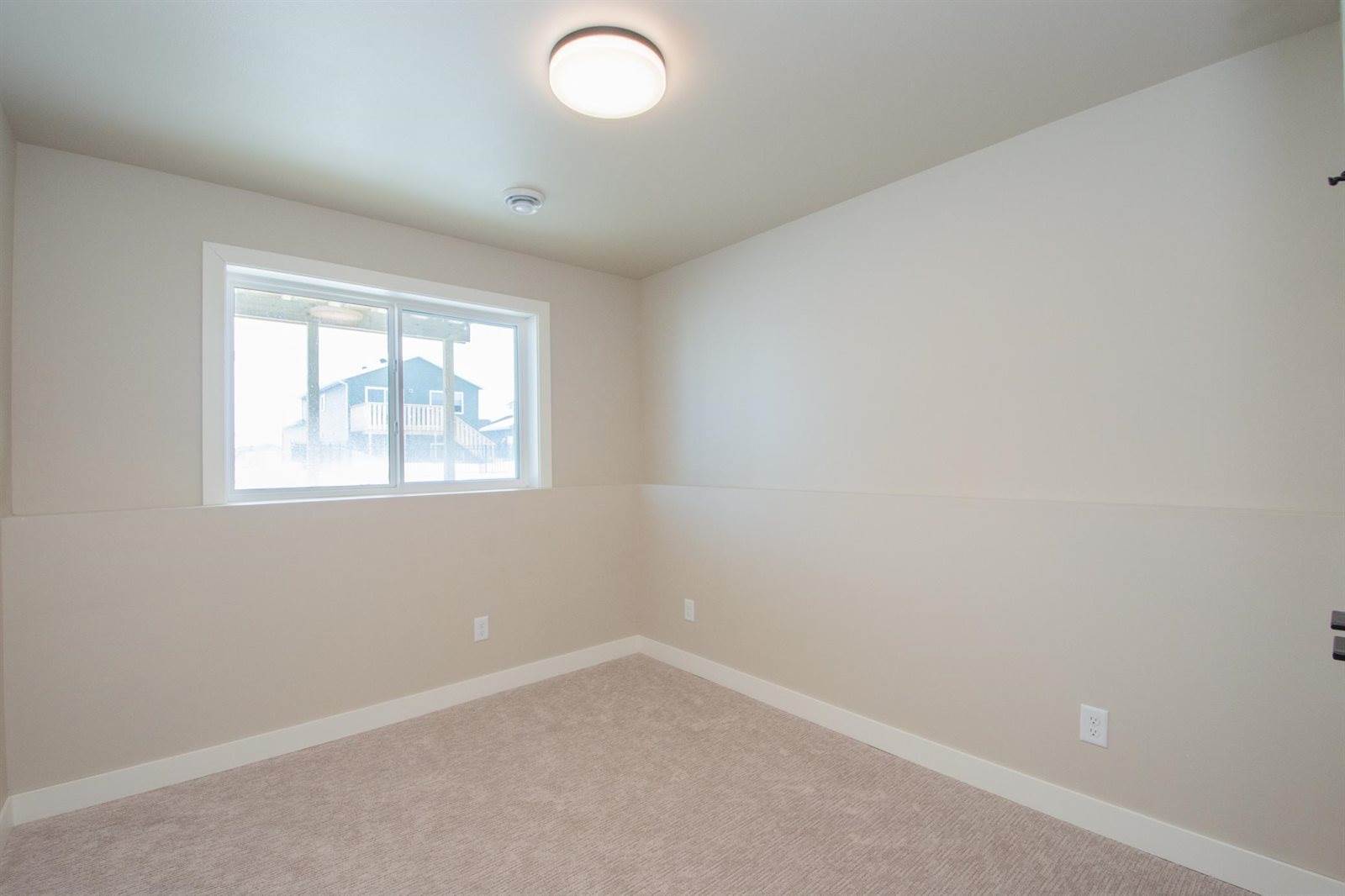 6590 68th Street South, Horace, ND 58047