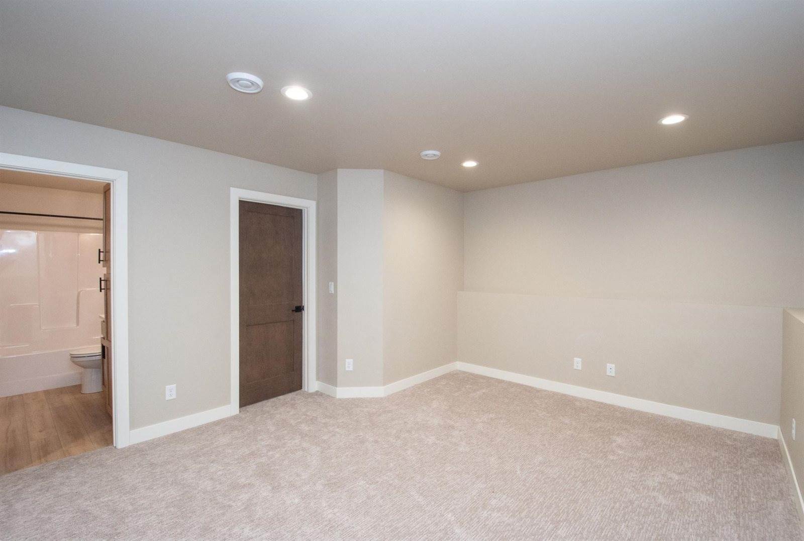 6590 68th Street South, Horace, ND 58047