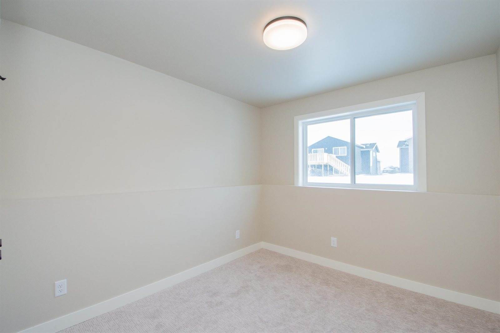 6590 68th Street South, Horace, ND 58047