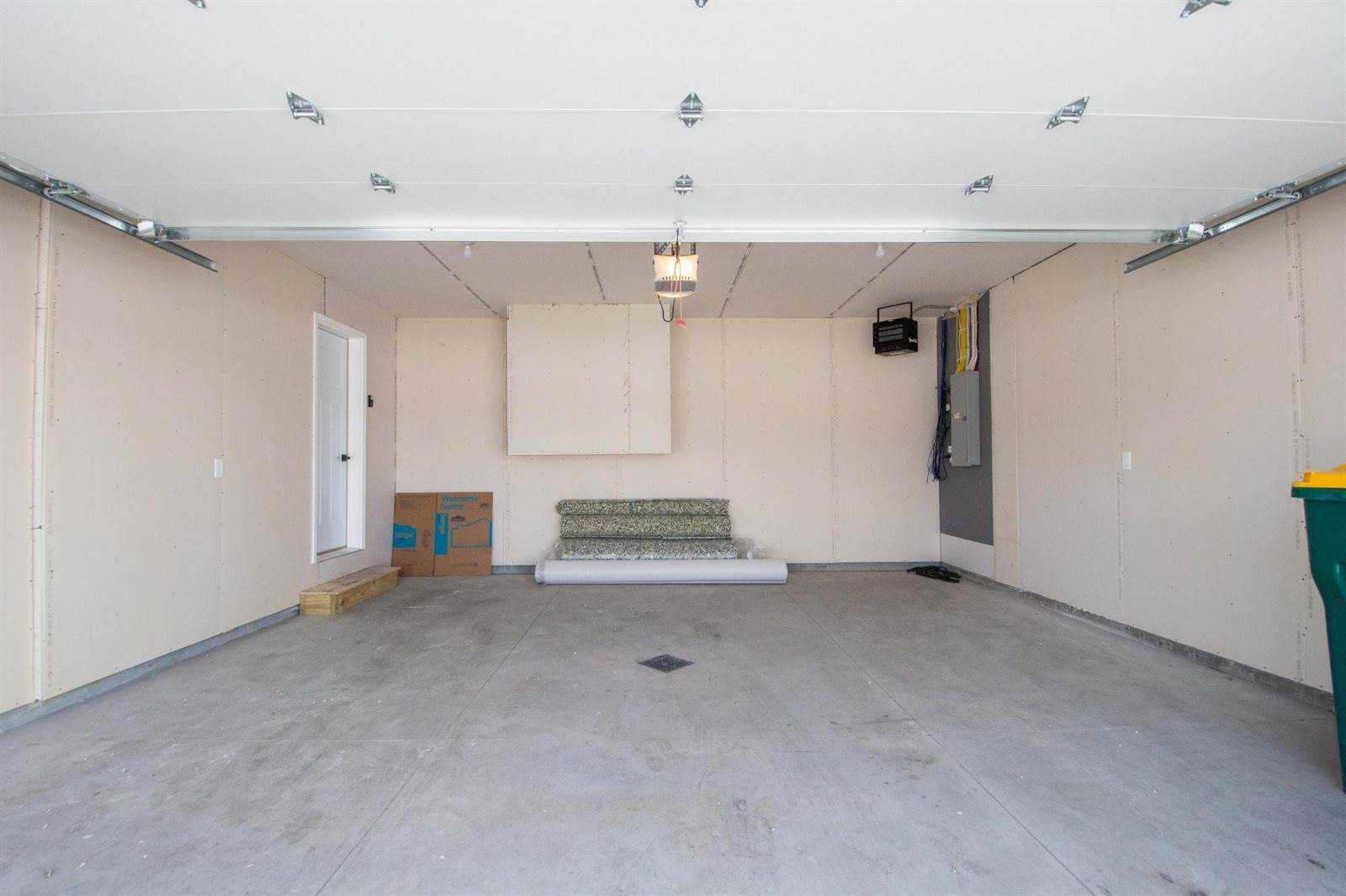 6590 68th Street South, Horace, ND 58047