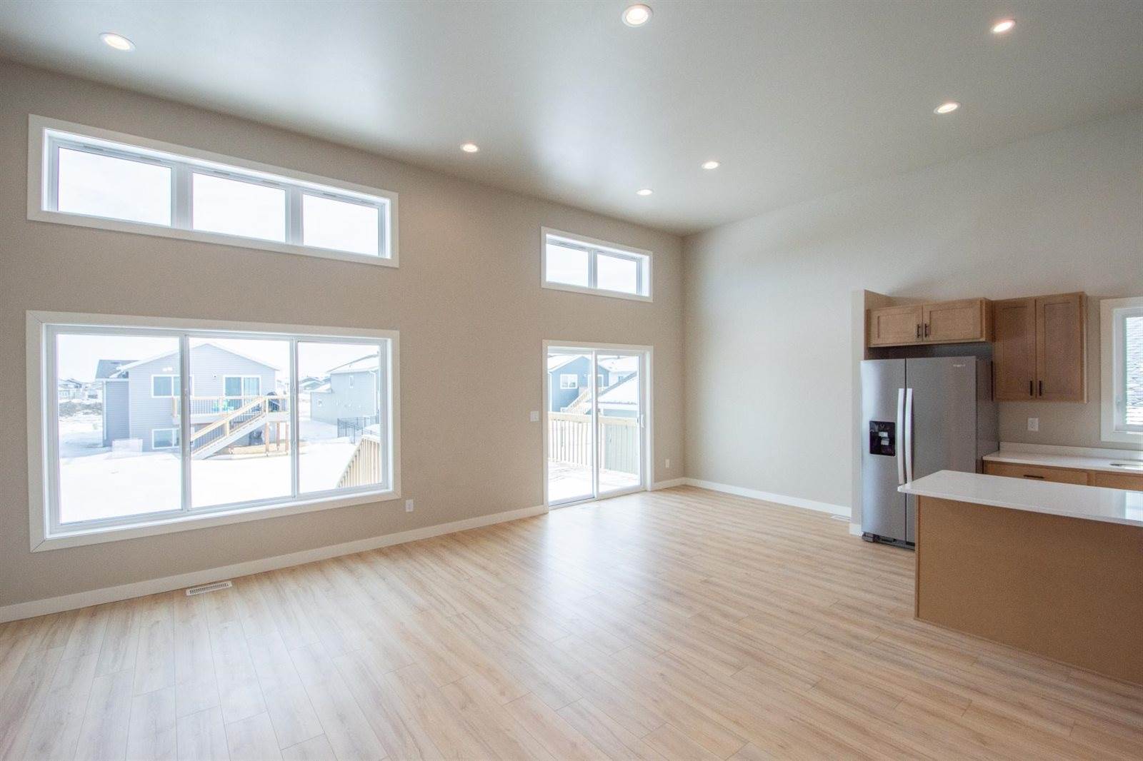 6590 68th Street South, Horace, ND 58047