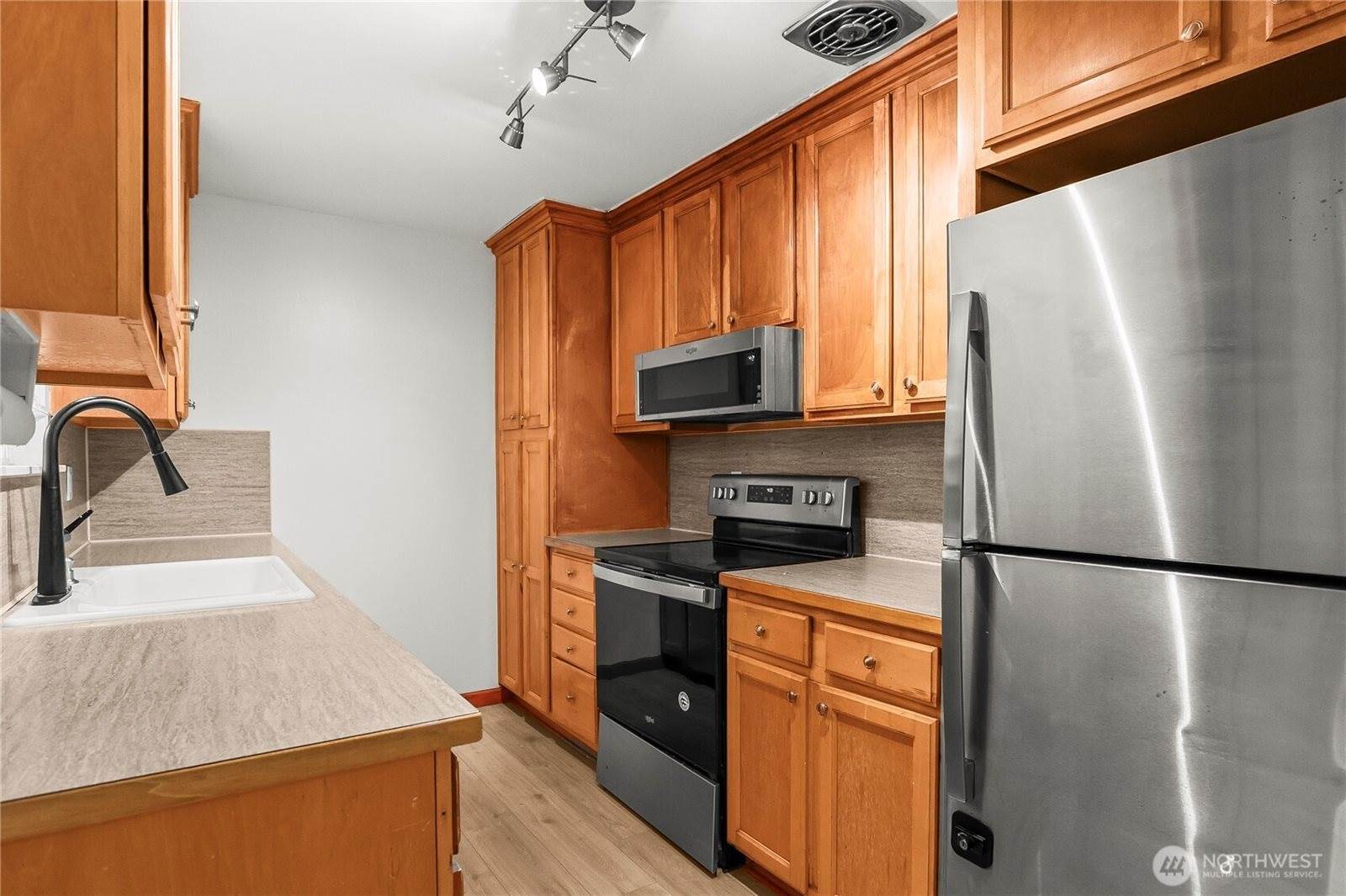 29733 4th Ave South, Federal Way, WA 98003