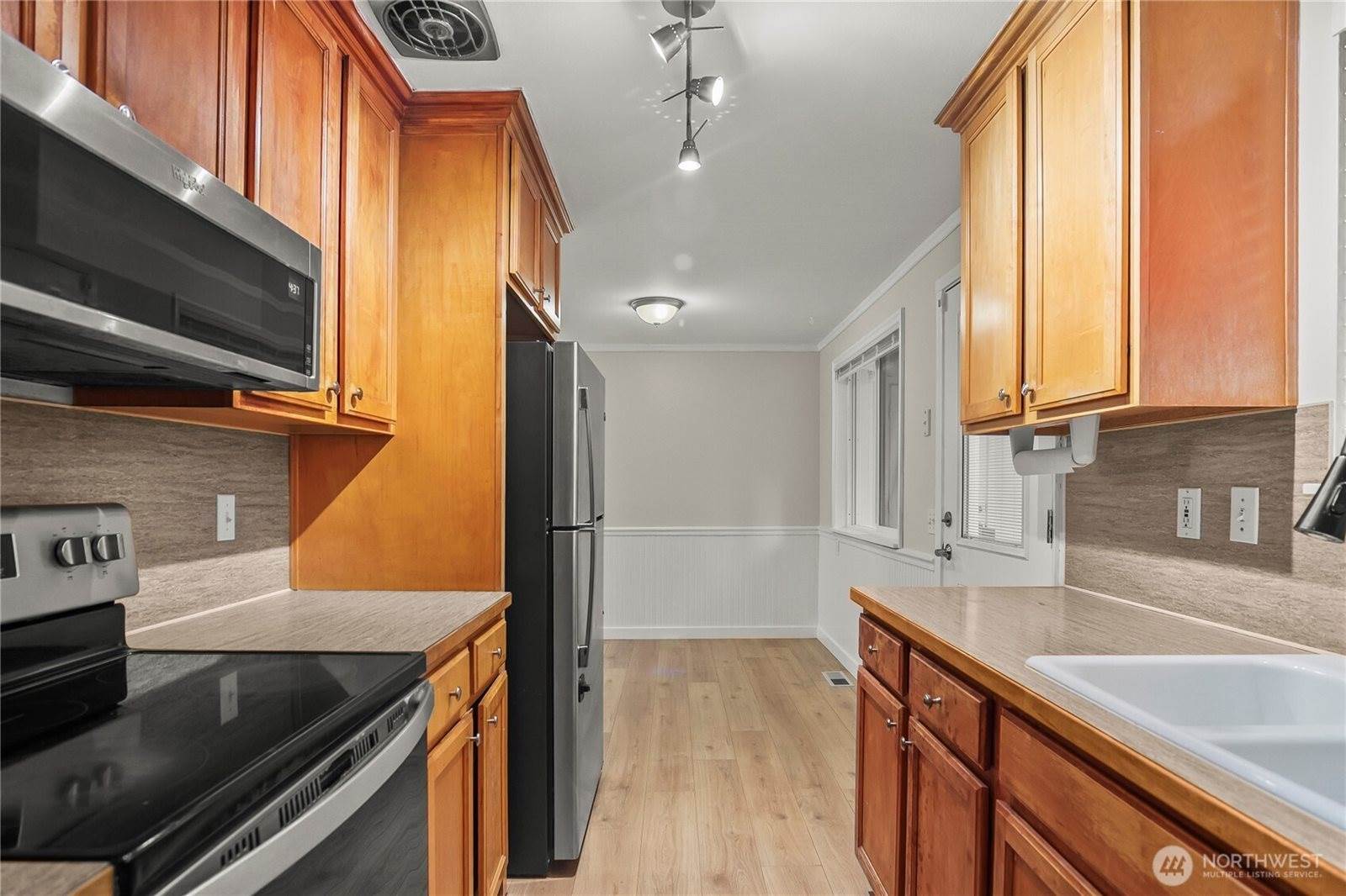 29733 4th Ave South, Federal Way, WA 98003