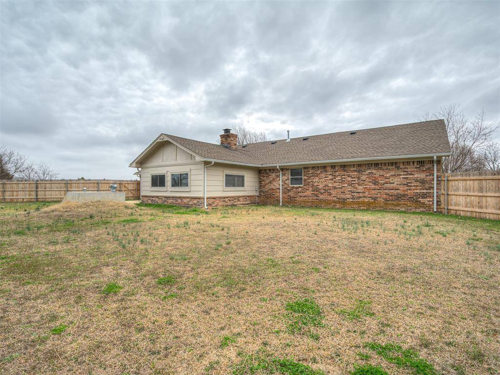 16 Orlando Drive, Shawnee, OK 74804