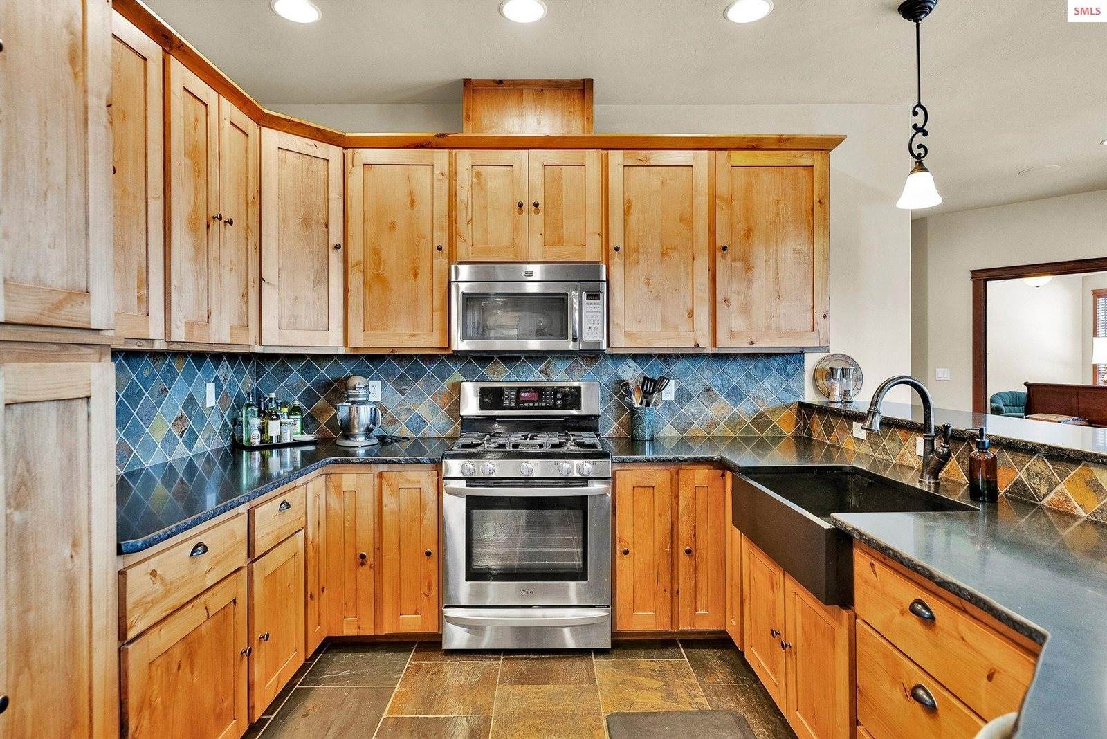 558 Grouse Hill Road, Bonners Ferry, ID 83805