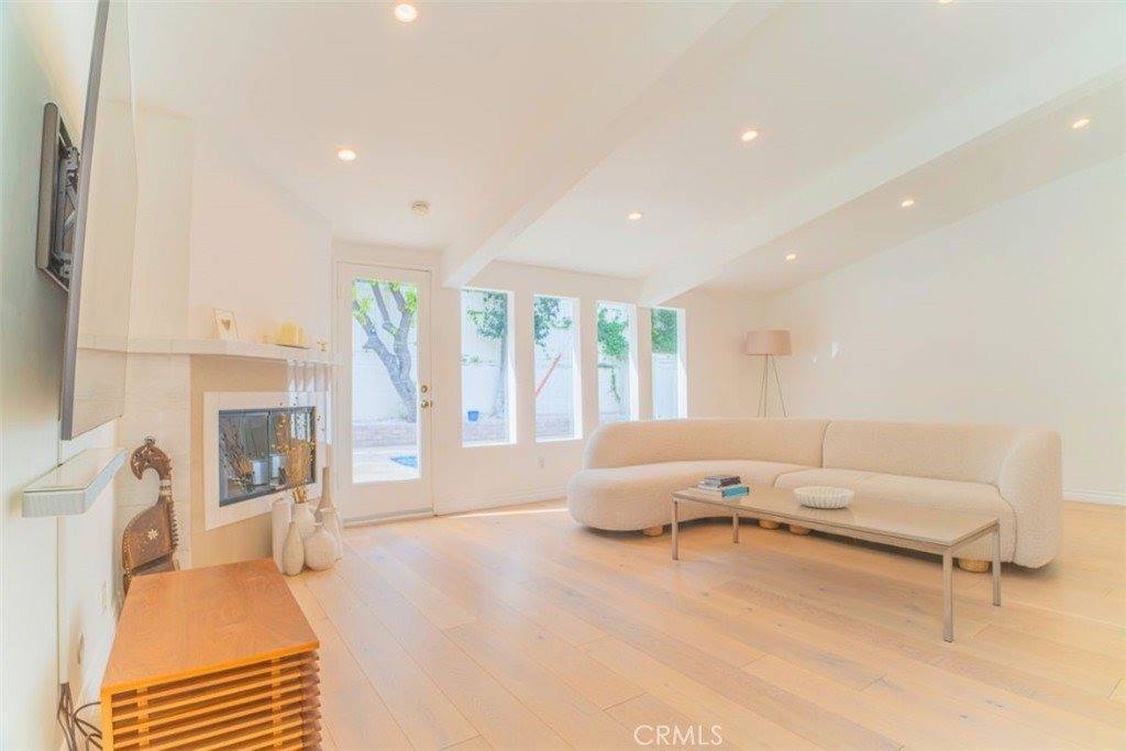 5179 Canoga, Woodland Hills, CA 91364