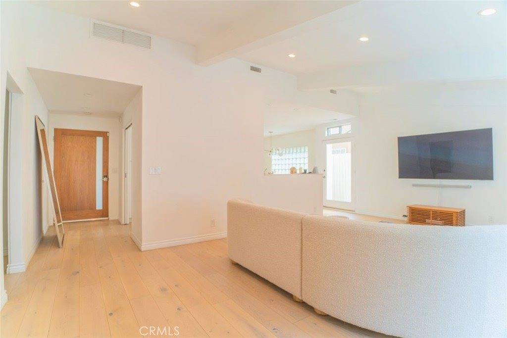 5179 Canoga, Woodland Hills, CA 91364