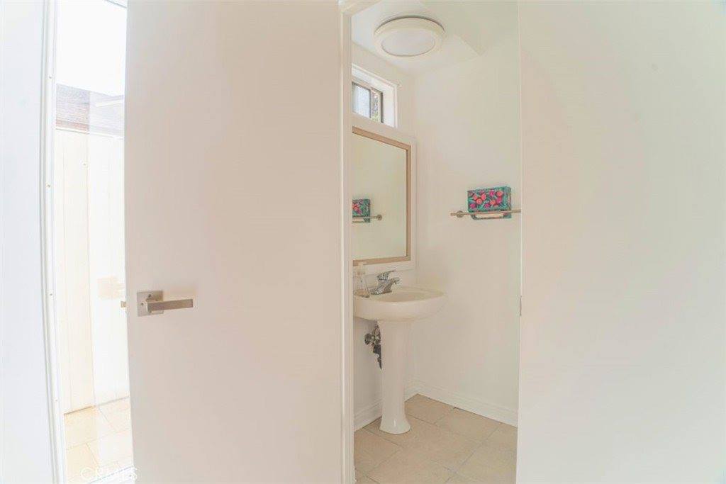 5179 Canoga, Woodland Hills, CA 91364